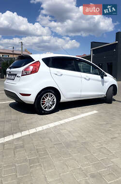 Хэтчбек Ford Fiesta 2013 в 