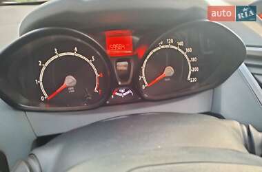 Хэтчбек Ford Fiesta 2011 в 