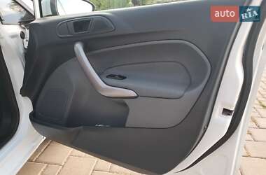 Хэтчбек Ford Fiesta 2011 в 