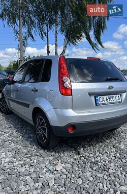 Хэтчбек Ford Fiesta 2006 в 