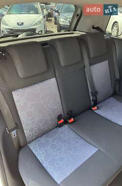Хэтчбек Ford Fiesta 2006 в 