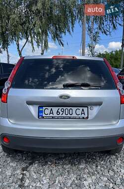 Хэтчбек Ford Fiesta 2006 в 