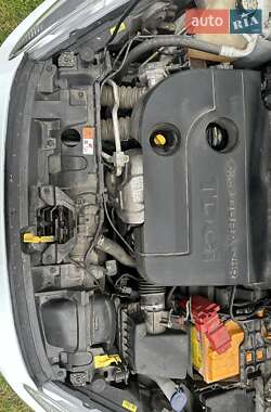 Хэтчбек Ford Fiesta 2014 в 