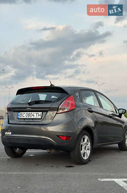 Хэтчбек Ford Fiesta 2016 в 