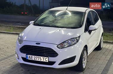 Хэтчбек Ford Fiesta 2016 в 