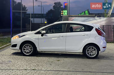 Хэтчбек Ford Fiesta 2016 в 