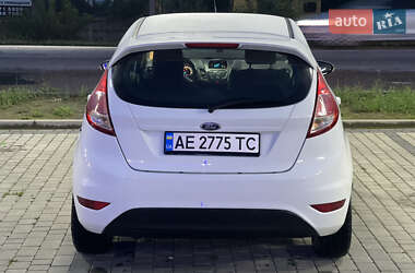 Хэтчбек Ford Fiesta 2016 в 