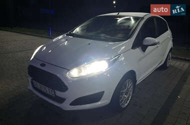 Хэтчбек Ford Fiesta 2016 в 