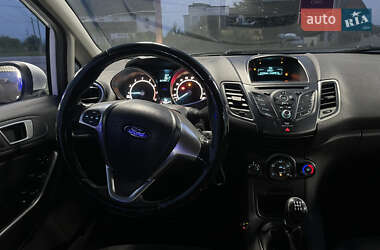 Хэтчбек Ford Fiesta 2016 в 