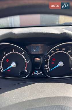 Хэтчбек Ford Fiesta 2014 в 