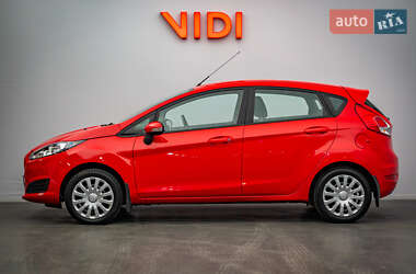 Хэтчбек Ford Fiesta 2016 в 