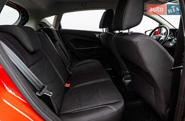 Хэтчбек Ford Fiesta 2016 в 