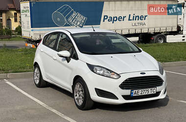 Хэтчбек Ford Fiesta 2016 в 
