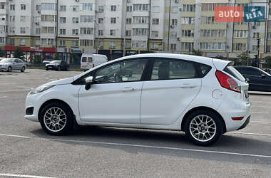 Хэтчбек Ford Fiesta 2016 в 