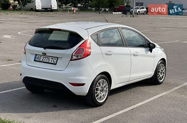 Хэтчбек Ford Fiesta 2016 в 