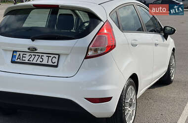 Хэтчбек Ford Fiesta 2016 в 