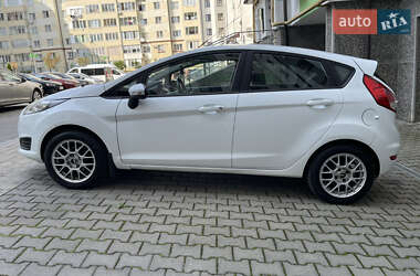 Хэтчбек Ford Fiesta 2016 в 