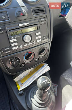 Хэтчбек Ford Fiesta 2007 в 