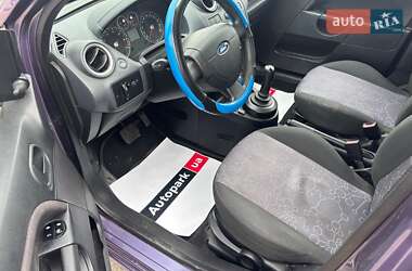 Хэтчбек Ford Fiesta 2006 в 