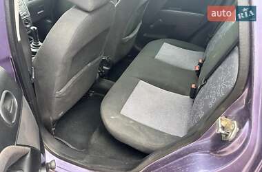 Хэтчбек Ford Fiesta 2006 в 