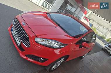 Хэтчбек Ford Fiesta 2015 в 