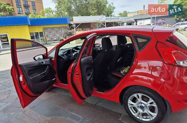 Хэтчбек Ford Fiesta 2015 в 