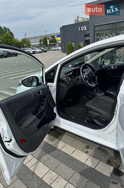 Хэтчбек Ford Fiesta 2015 в 