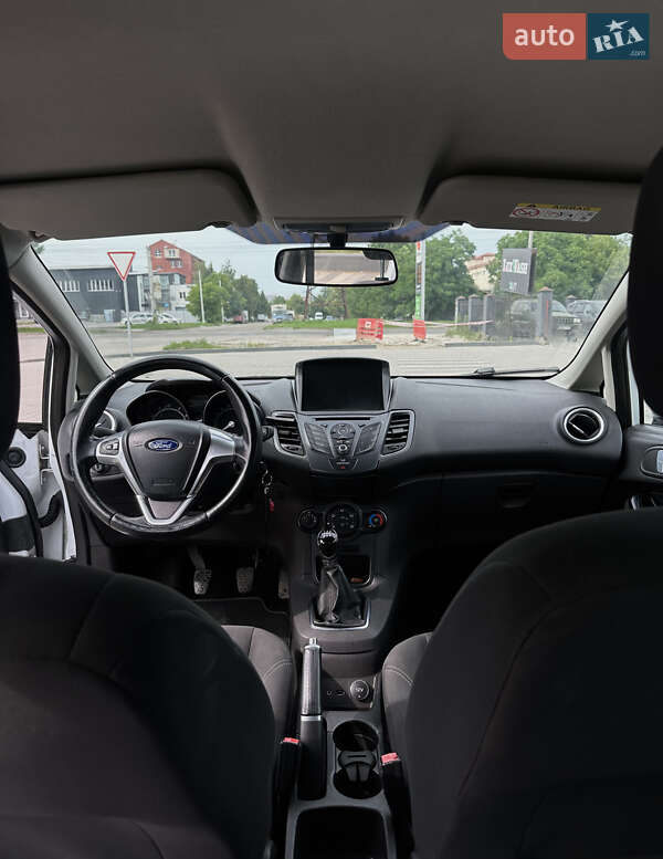 Хэтчбек Ford Fiesta 2015 в Львове