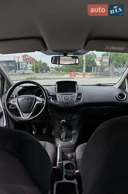 Хэтчбек Ford Fiesta 2015 в 
