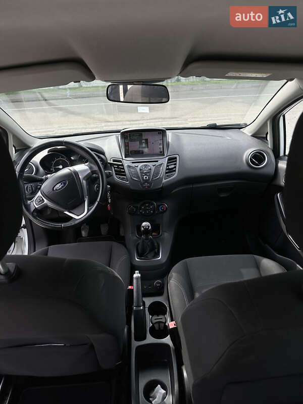 Хэтчбек Ford Fiesta 2015 в Львове