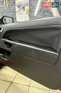 Хэтчбек Ford Fiesta 2006 в 