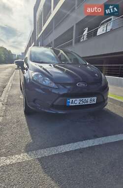 Хэтчбек Ford Fiesta 2012 в 