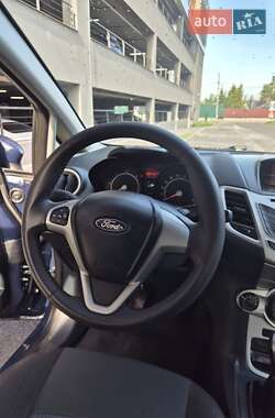 Хэтчбек Ford Fiesta 2012 в 