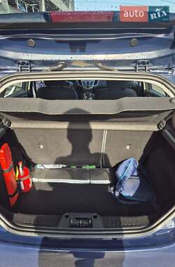 Хэтчбек Ford Fiesta 2012 в 