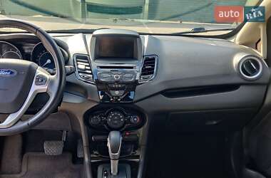 Хэтчбек Ford Fiesta 2016 в 