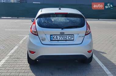 Хэтчбек Ford Fiesta 2016 в 