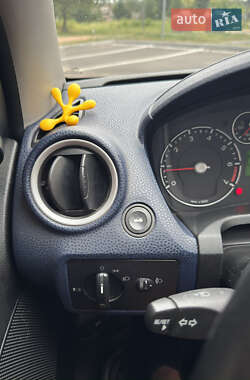 Хэтчбек Ford Fiesta 2006 в 