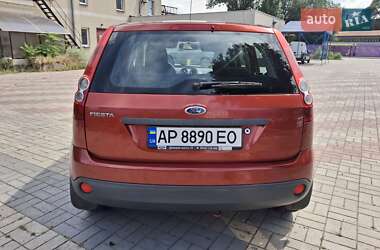 Хэтчбек Ford Fiesta 2006 в 