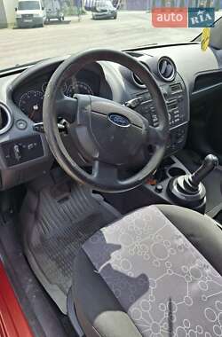 Хэтчбек Ford Fiesta 2006 в 