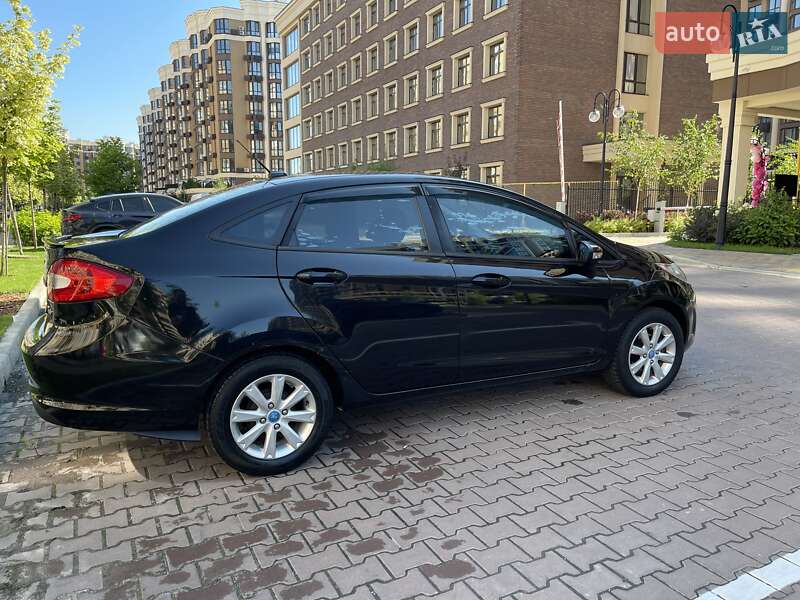Седан Ford Fiesta 2012 в Києві