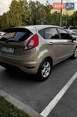 Хэтчбек Ford Fiesta 2016 в 