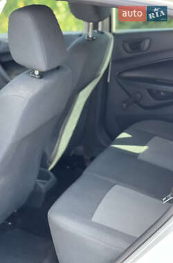 Хэтчбек Ford Fiesta 2012 в 