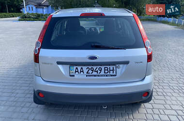 Хэтчбек Ford Fiesta 2006 в 