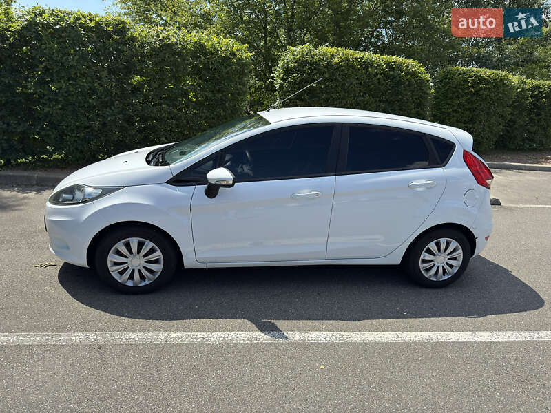 Хэтчбек Ford Fiesta 2012 в Киеве