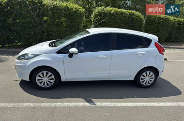 Хэтчбек Ford Fiesta 2012 в 