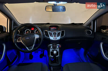 Хэтчбек Ford Fiesta 2012 в 