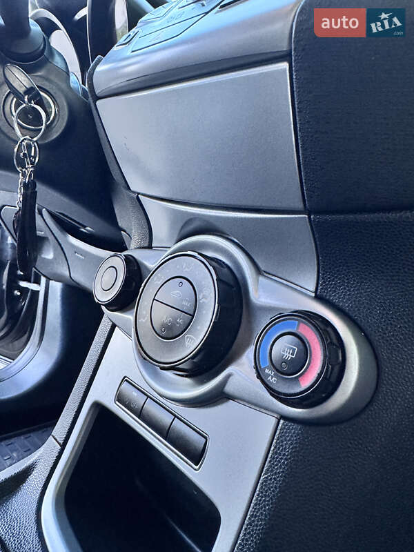 Хэтчбек Ford Fiesta 2012 в Киеве