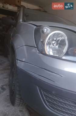 Хэтчбек Ford Fiesta 2006 в 