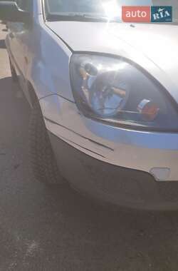 Хэтчбек Ford Fiesta 2006 в 