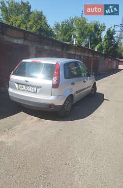 Хэтчбек Ford Fiesta 2006 в 